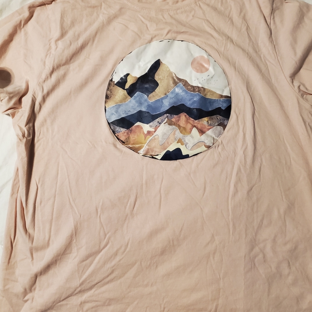 Pink mountain graphic tee